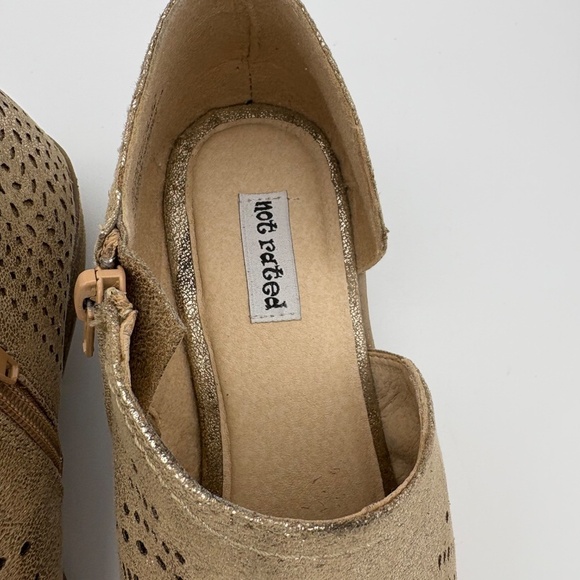 Not Rated Anouk Gold Metallic Shimmer Side Zip Laser Booties; Like New; Size 9.5 - Picture 5 of 15